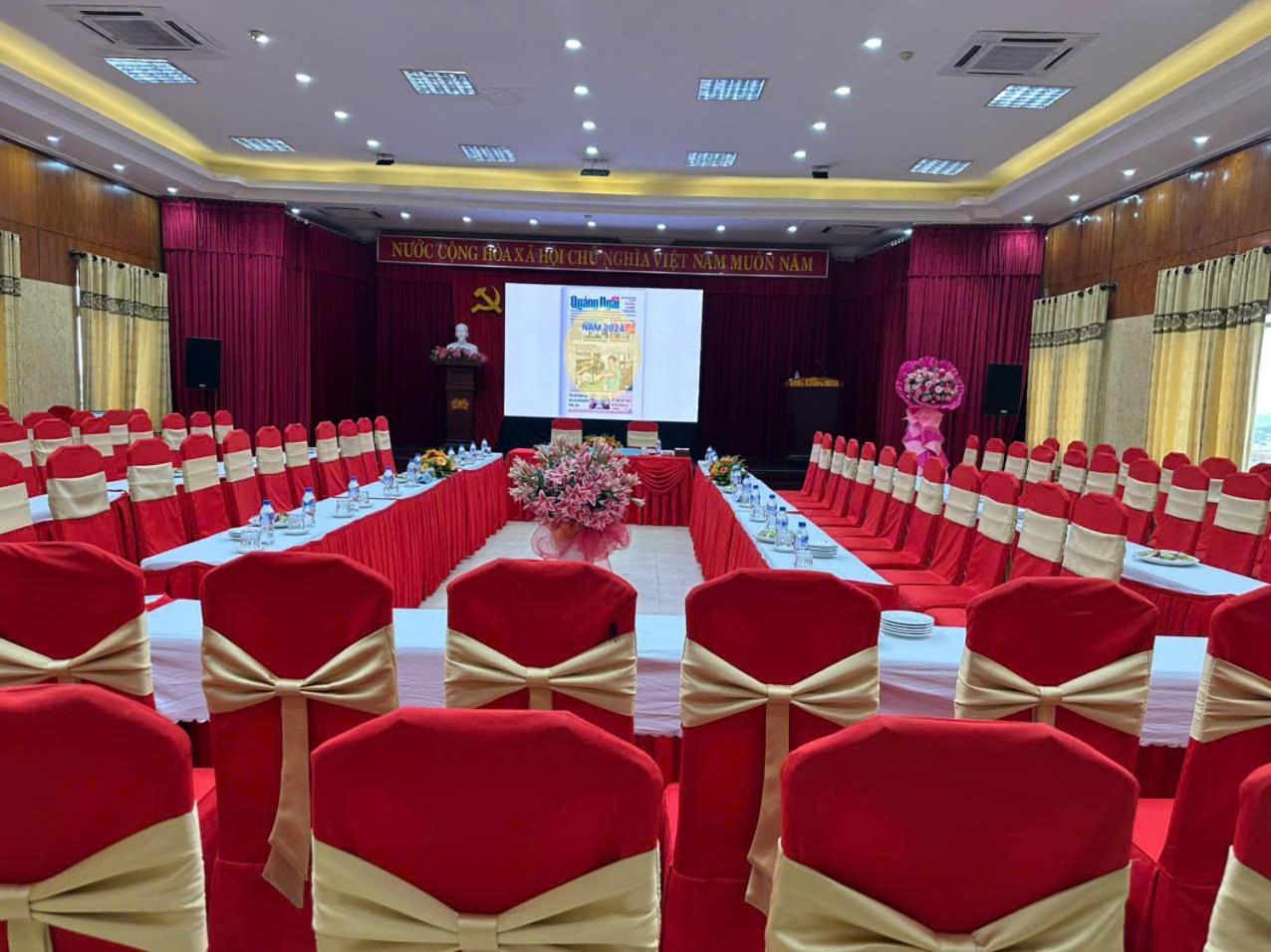 Khach San Hung Vuong Quang Ngai Hotel Exterior foto